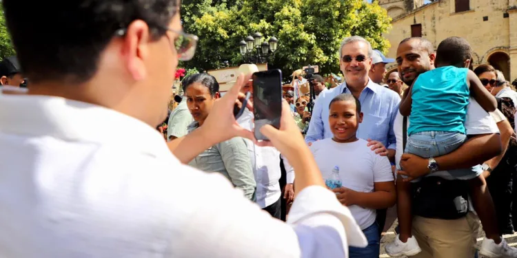 Abinader supervisa trabajos de remozamiento de la Zona Colonial; se realiza una inversión de 500 millones CEIZTUR y 100 millones del BID