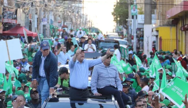 Leonel Fernández, la FP, peledeistas y otros partidos recorren barrios del DN y SDE