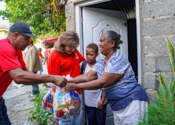 Gobierno comienza entrega de alimentos y «bonos navideños»