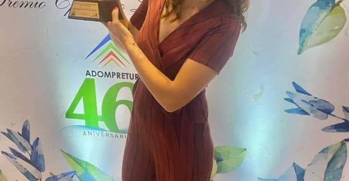 Naguera Mayerlin Martinez Galardona con Premio Epifanio Lantigua en la región Este del país