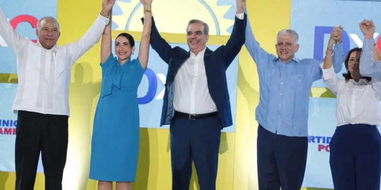 Abinader pide no escuchar gritos “desesperados” de la oposición
