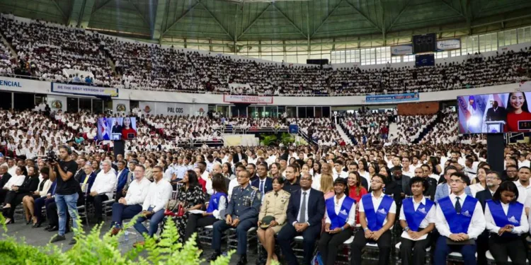 MESCYT gradúa 16 mil alumnos en el  Programa Inglés de Inmersión para la Competitividad 2023