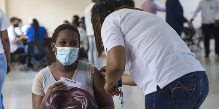 Reportan 1,340 casos covid; son unos 354 más que la semana pasada