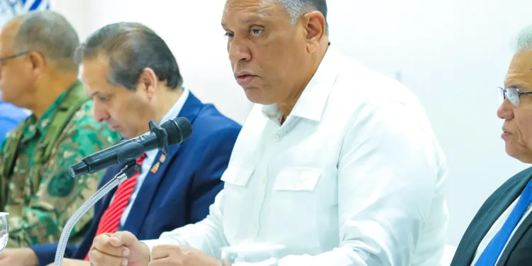 Reservas militares y policías garantizarán seguridad en hospitales del país