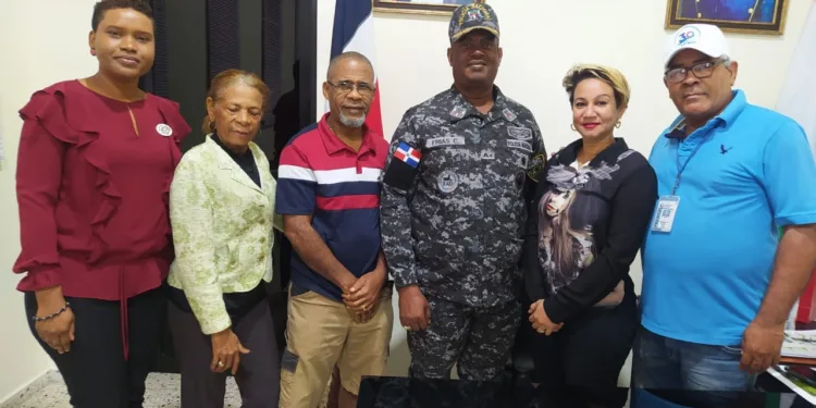 Director Regional PN se reúne con comisión de los gremios de la comunicación en Nagua