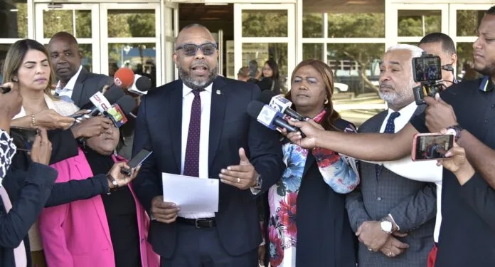PLD formaliza denuncia de uso recursos del Estado en campaña