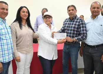 Abinader envía ayuda económica productores de Nagua que tuvieron pérdidas en últimas lluvias torrenciales
