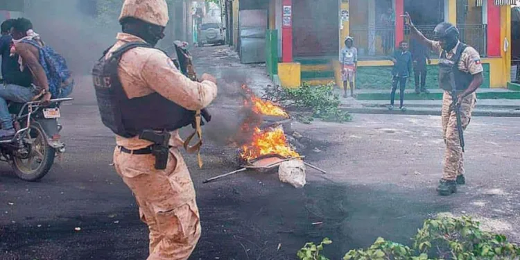 Protestas, saqueos e incendios sacuden Haití; Henry pide calma