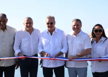 Presidente Abinader inaugura muelles pesqueros de Río San Juan y Cabrera
