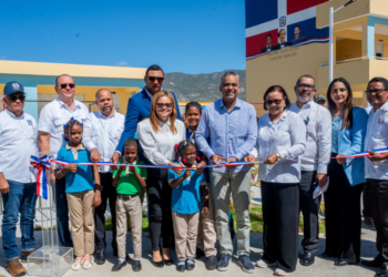 Gobierno inaugura escuela y destacamento policial en Centro Poblado Montegrande
