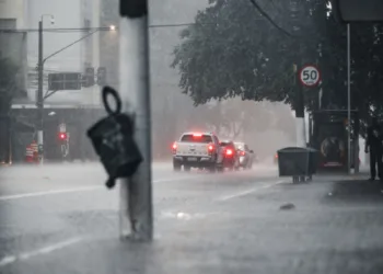Más lluvias para este viernes y mantiene alerta meteorológica para cuatro provincias