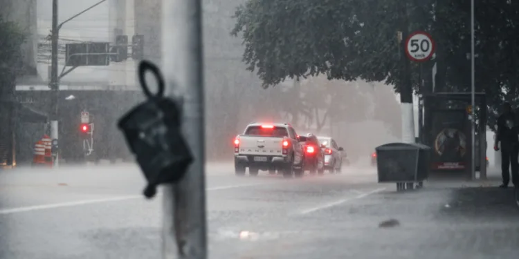 Más lluvias para este viernes y mantiene alerta meteorológica para cuatro provincias