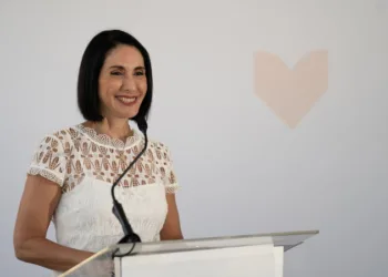 Cambios en el CAID generan críticas y la primera dama responde: «Pero cree que yo manejo el país?»