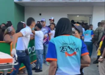 En condiciones críticas los diez niños y un adulto afectados por el incendio en Salcedo