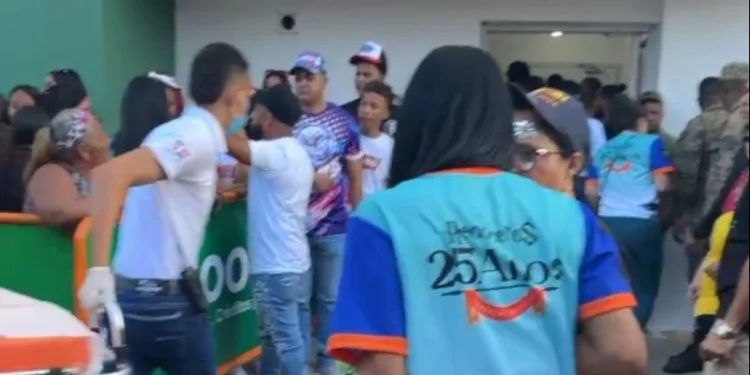 En condiciones críticas los diez niños y un adulto afectados por el incendio en Salcedo