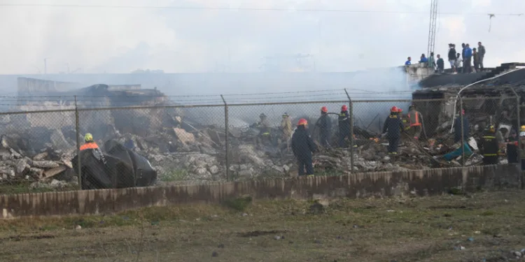 Familias buscan a los presos que no aparecen tras incendio ocurrido en La Victoria