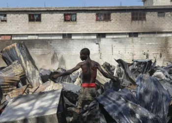 Turba mata a dos sospechosos de comprar armas para pandillas