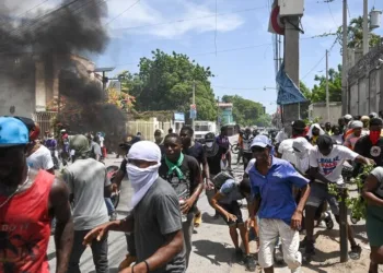Haití entre tiroteos, saqueos, actos incendiarios y a la espera de nuevas medidas