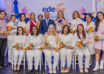 Edesur reconoce colaboradoras destacadas de la empresa con el Premio Mujer de Luz