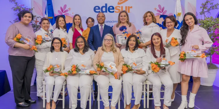 Edesur reconoce colaboradoras destacadas de la empresa con el Premio Mujer de Luz