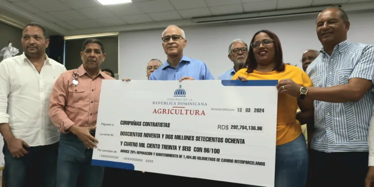 Agricultura anuncia mega proyectos de caminos rurales en todo el país