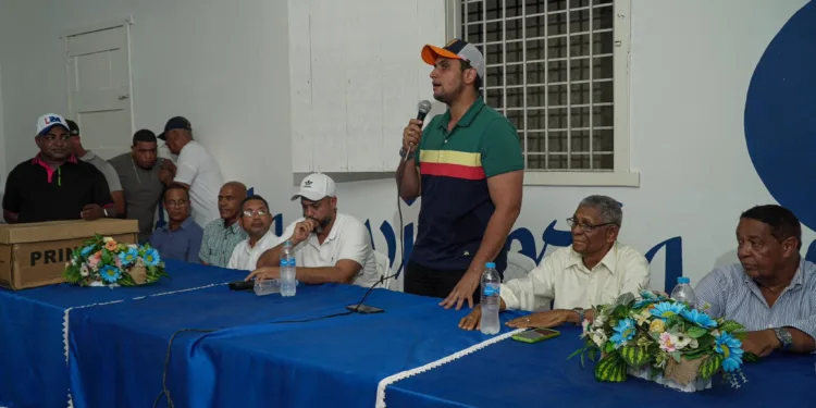 Stalin Vásquez juramenta su comando municipal de campaña en Nagua