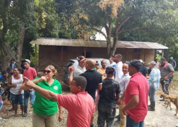 Óscar Pablo se reunió con comunitarios, productores y directivos de Sodin en Cuesta Colorada,  El Papayo