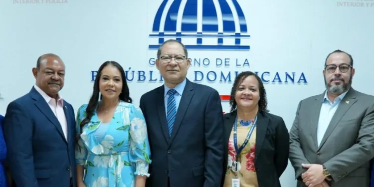 Interior y Policía fomenta convivencia familiar con jornadas de orientación