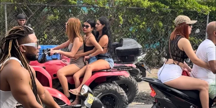 Alcalde de Las Terrenas solicita al presidente revisar medidas de fiestas masivas en playas