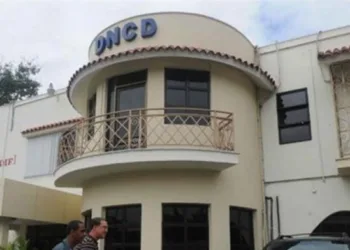 Apresan dominicano con estómago lleno de bolsitas de cocaína líquida en el AILA