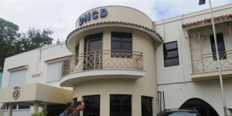 Apresan dominicano con estómago lleno de bolsitas de cocaína líquida en el AILA