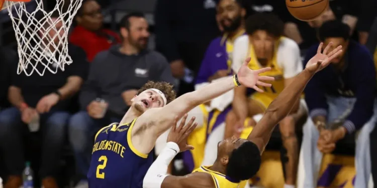 Giannis se lesiona, Warriors dejan muy tocados a Lakers y Clippers arrasan Phoenix