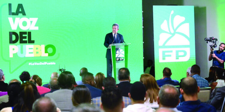 Leonel asegura 288 artículos de la canasta básica han registrado incremento por la inflación