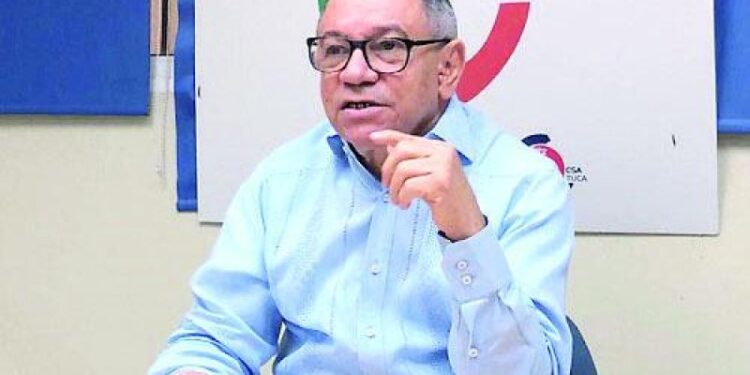 Gobierno y sindicatos acordarán aumento sueldos cada cinco años