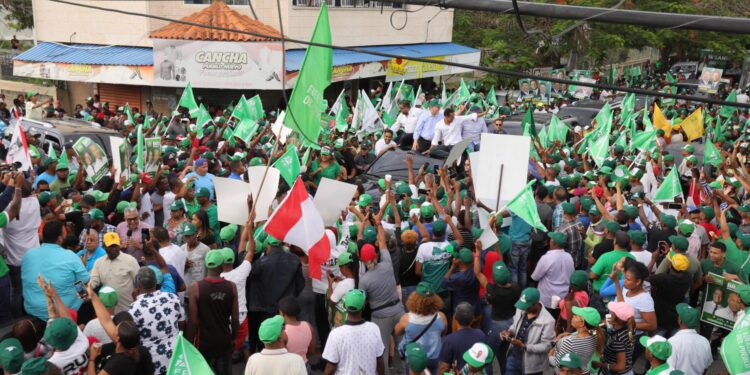 Leonel recibe importante respaldo en la ciudad de San Cristóbal