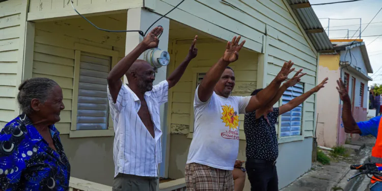 Senador Alexis Victoria encabeza multitudinaria caravana en Nagua