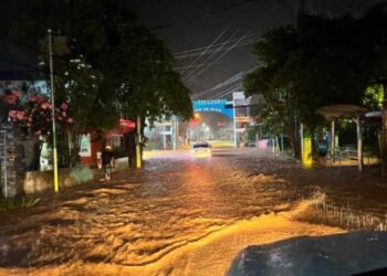 Las Terrenas amanece bajo agua; sectores incomunicados y viviendas anegadas por lluvias