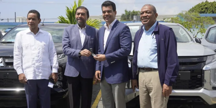 Indrhi entrega 76 vehículos a Medio Ambiente, Agricultura e Inapa