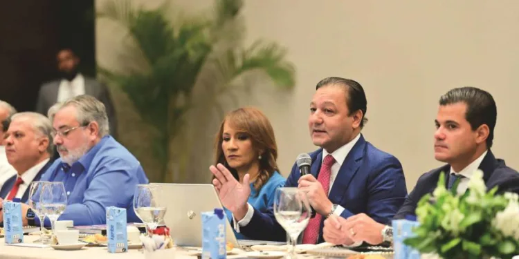 Abel Martínez presenta ejes de desarrollo turístico de su programa de gobierno