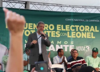 Leonel inicia encuentros barriales con delegados que estarán en las urnas