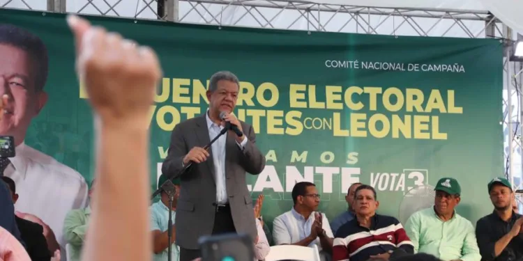 Leonel inicia encuentros barriales con delegados que estarán en las urnas