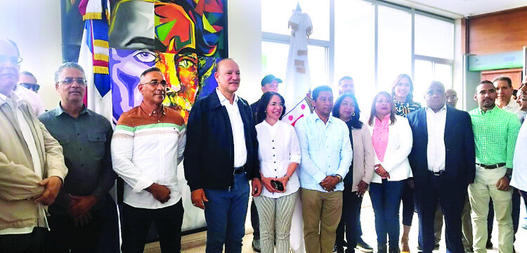 Alcalde de Santiago solicita dos auditorías a la gestión de Abel Martínez