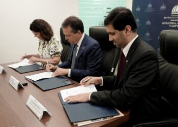 MIC y Universidad de Purdue desarrollarán industria de semiconductores en RD