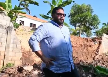 Amaury Reyna denuncia peligrosa construcción ilegal en Nagua