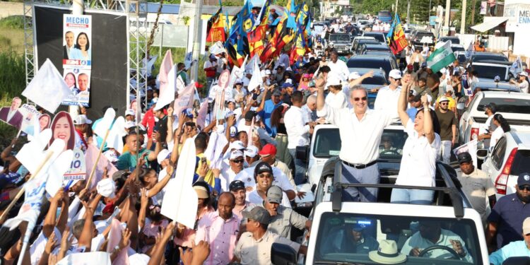 Abinader encabeza caravanas en Monte Plata, Duarte y Salcedo