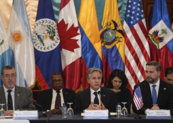 Blinken promete millones para América Latina y sanciones a quienes faciliten «migración irregular»