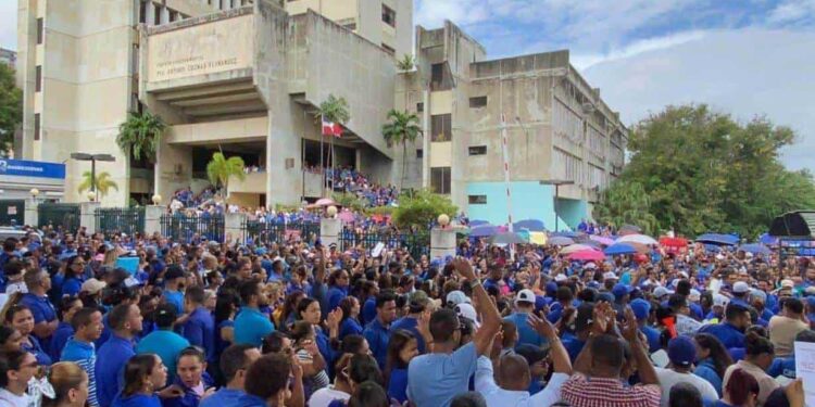 Maestros continuarán huelgas pese a aumento anunciado por el Ministerio de Educación