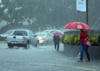 Onda tropical dejara aguaceros, tronadas y tormentas eléctricas
