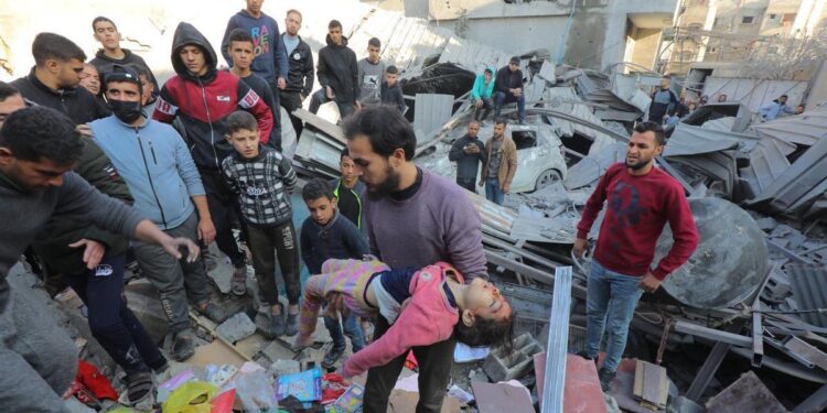 Ataques israelíes a franja de Gaza dejan 283 muertos y 814 heridos