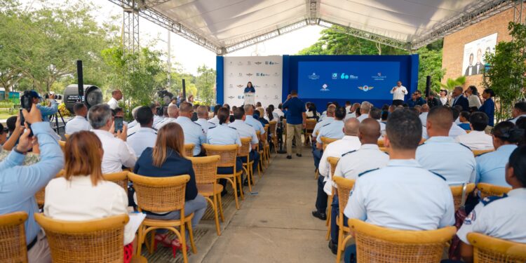 Popular, primera dama y MICM remozan parque Base Aérea de San Isidro